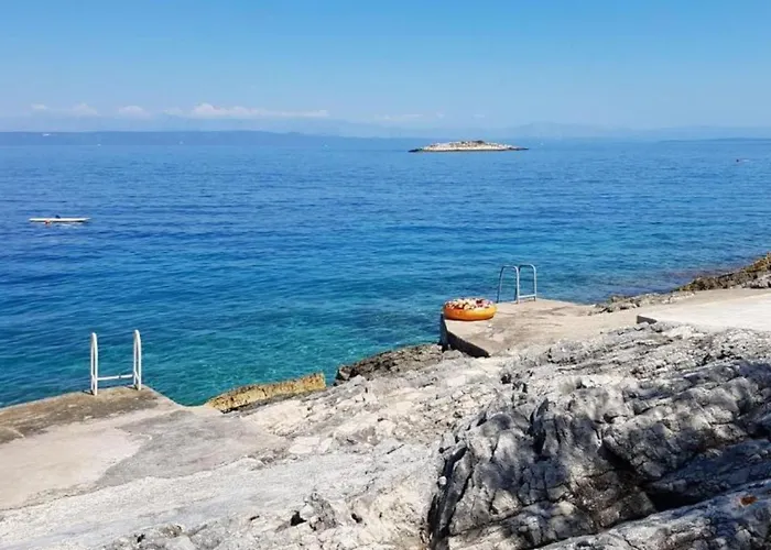 Kety - Three Bedroom With Terrace ヴィラ プリグラディサ