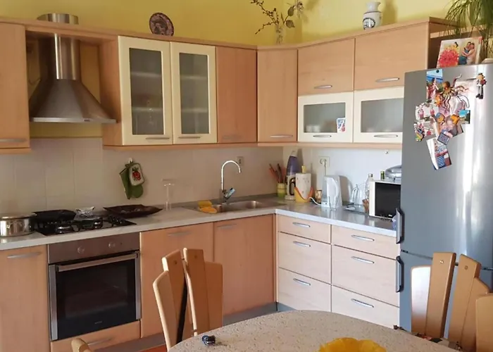 Kety - Three Bedroom With Terrace ヴィラ プリグラディサ