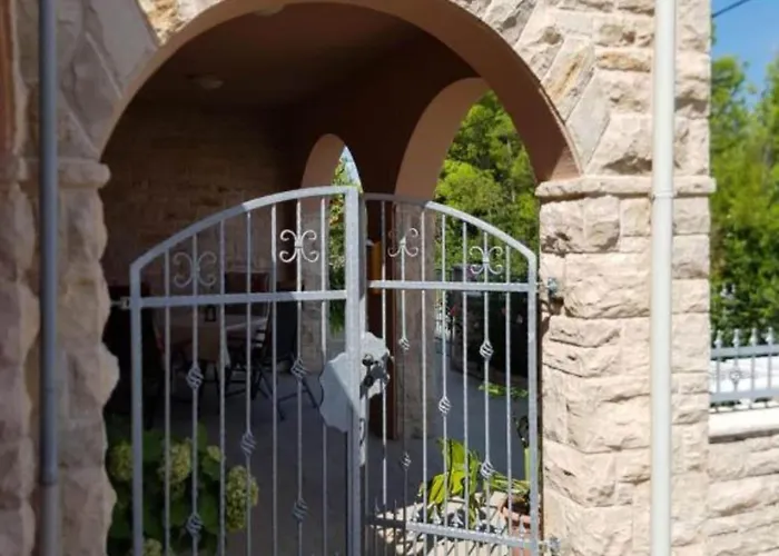 Kety - Three Bedroom With Terrace * プリグラディサ